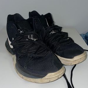 Nike Kyrie Sneakers